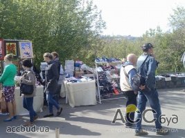 Пейзажную аллею в столице оккупировали торговцы