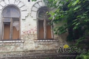 В центре столицы разрушают исторический дом