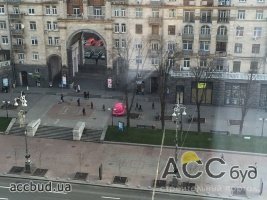 Часть пешеходной дорожки на Крещатике заставят машинами