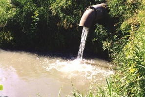 Авария коллектора на дне Азовского моря, представляя угрозу для водной среды