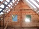 Дом из оцилиндрованного бревна, как правило, не требует никакой отделки кроме шлифовки и покрытия стен декоративно-защитными составами