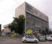 Скоро вместо этого здания предприятия «Киевгума»  будет спортивная арена