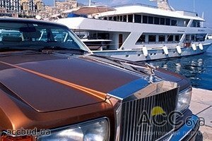 Азаров хочет повысить налог на роскошь, но снизить некоторые другие налоги