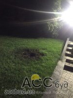 От взрыва гранаты во дворе Кивалова больше всего пострадал газон...