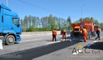 Дороги ремонтируют по всему Киеву