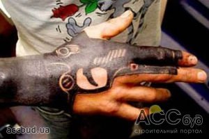 Шеф лондонской полиции запретил своим подчиненным наносить татуировки
