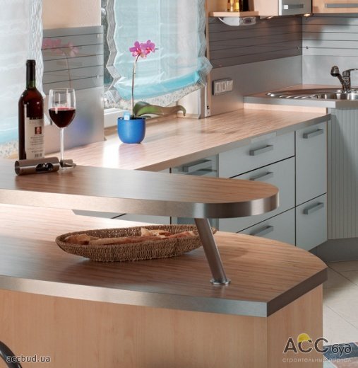 Деревянный двухъярусный стол для кухни
