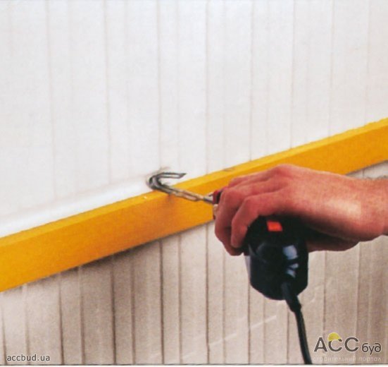 Желобки для электрики и сантехники можно вырезать с помощью горячего ножа Isorast (Фото: ИЗОПЛАСТ-СИСТЕМ)