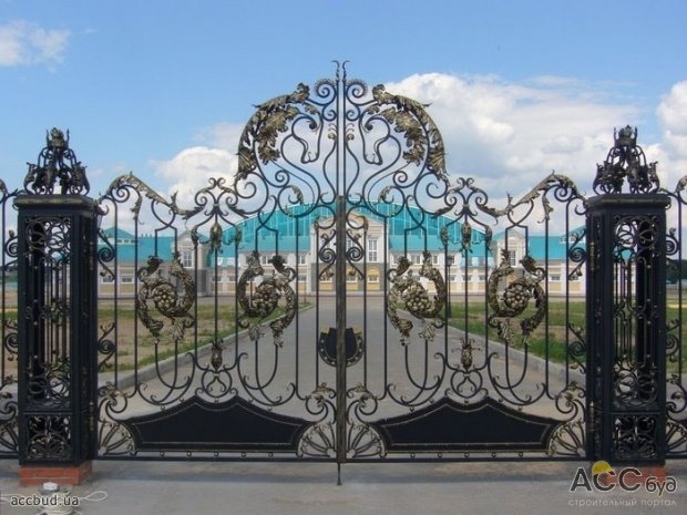 кованные ворота на дачу