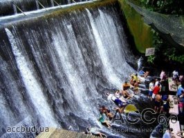 Ресторан под водопадом