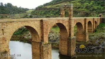 Алькантарский мост – пример классической древнеримской архитектуры