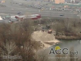 Озеро в Дарницком районе продолжают уничтожать