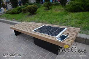 В Киеве установили первую лавку с солнечной батареей