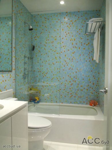 Отделка мозаикой небольшой ванной комнаты