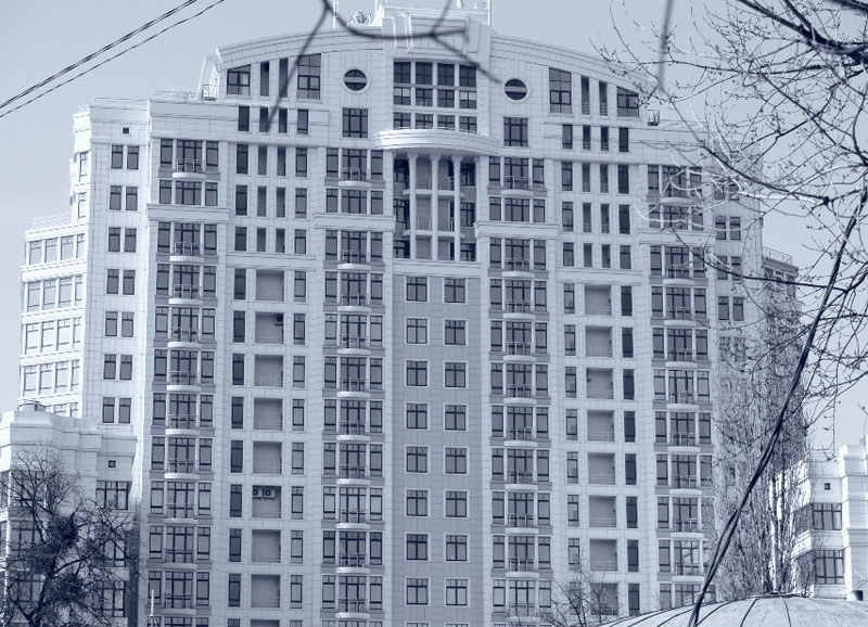 Сучасна будівля на «Арсенальній» (вул. Грушевського, 9) (Фото: Поліна Мошенська)