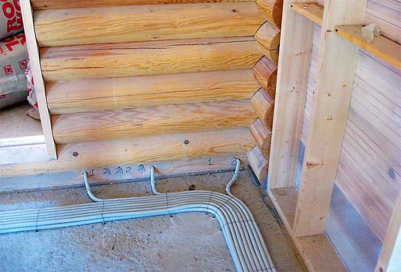 Как сделать электропроводку в деревянном доме, открытая и скрытая, в полу и деревянных стенах.