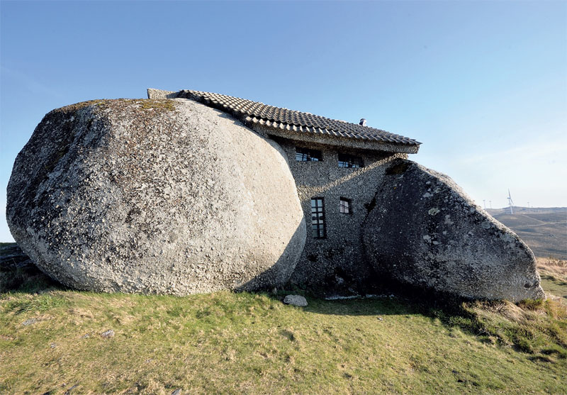 Каменный дом The Stone House (горы Фафе, Португалия)