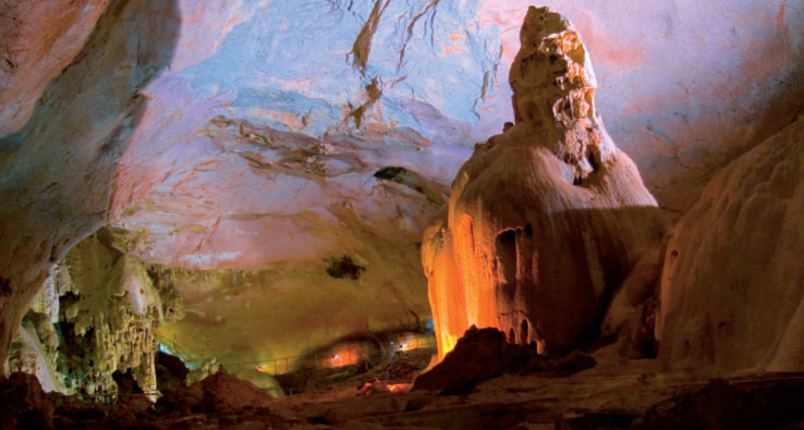Мраморная пещера внутри
